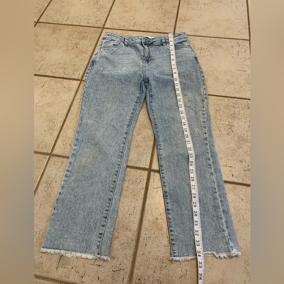 MYSTYLE Light Wash Raw Hem Cropped Jeans - Size 4 - Picture 5 of 5